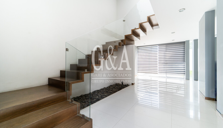 CASA EN RENTA SANTILLANA COTO 1