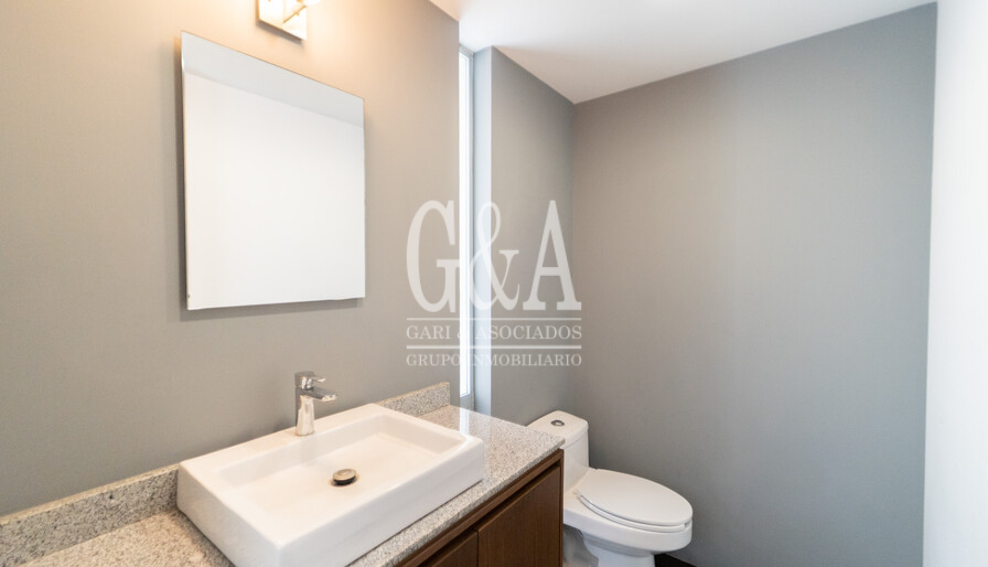 CASA EN RENTA SANTILLANA COTO 1