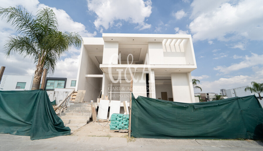 CASA EN RENTA EN VILLA VERONA