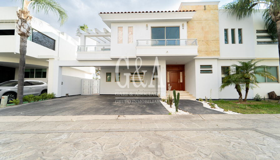 CASA EN VENTA VALLE REAL