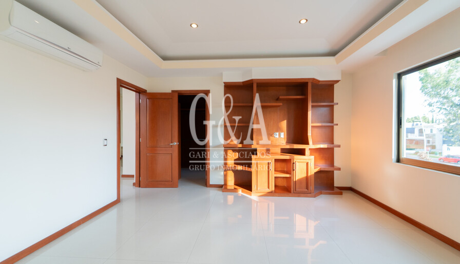 CASA EN VENTA VALLE REAL