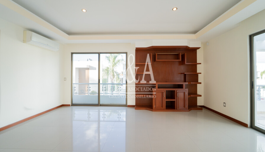 CASA EN VENTA VALLE REAL