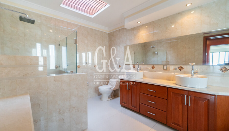 CASA EN VENTA VALLE REAL