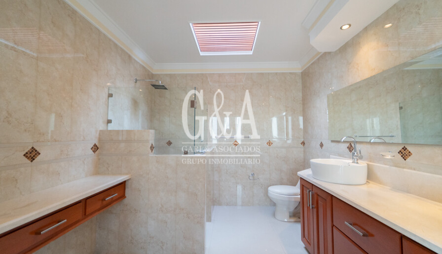 CASA EN VENTA VALLE REAL