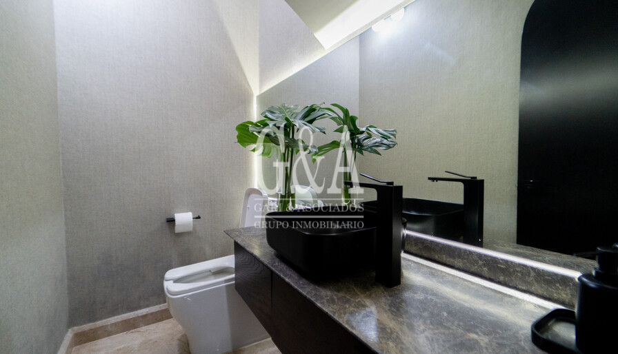 CASA EN VENTA AMUEBLADA EN VALLE REAL