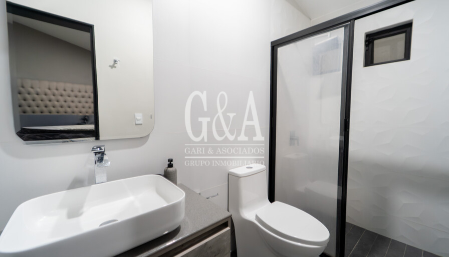 CASA EN VENTA AMUEBLADA EN VALLE REAL