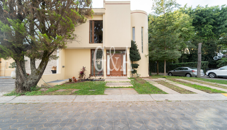 CASA EN RENTA EN JARDIN REAL