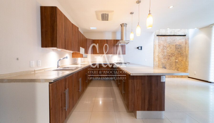 CASA EN RENTA EN JARDIN REAL