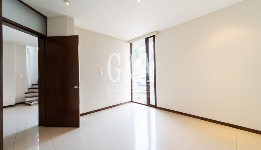 CASA EN RENTA EN JARDIN REAL