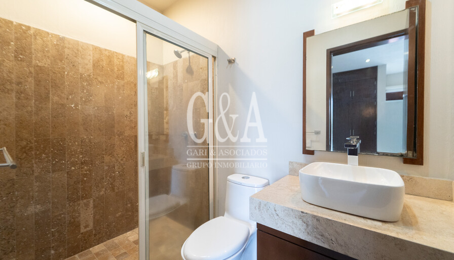 CASA EN RENTA EN JARDIN REAL