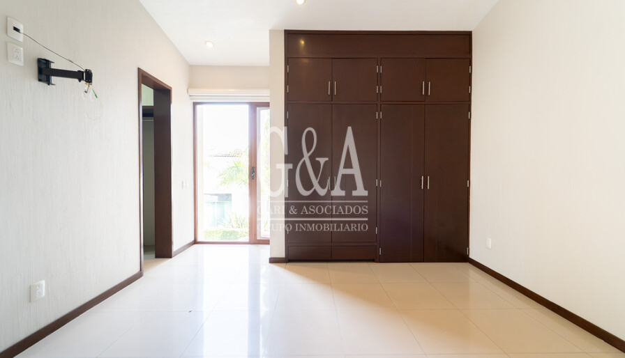 CASA EN RENTA EN JARDIN REAL