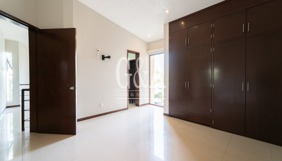 CASA EN RENTA EN JARDIN REAL