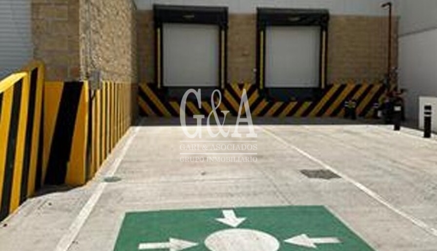 EXCELENTE BODEGA EN VENTA EN PARQUE INDUSTRIAL AXIS