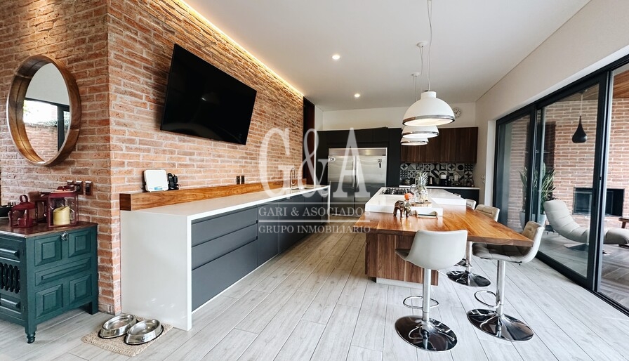 HERMOSA CASA EN OLIVOS RESIDENCIAL
