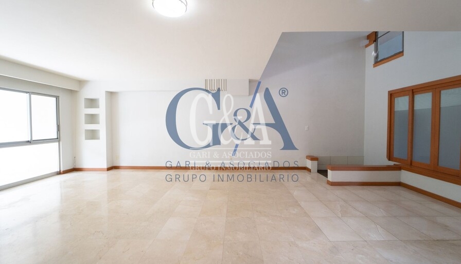 CASA EN RENTA EN VALLE REAL