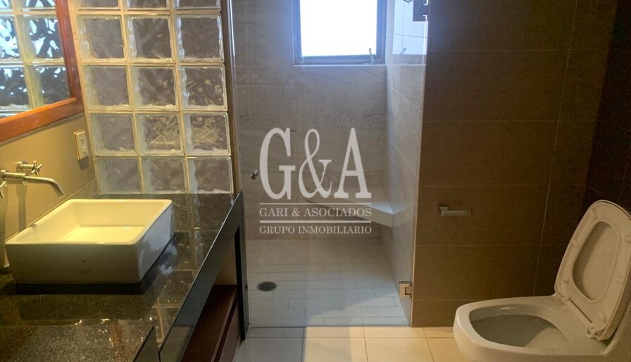 EXCELENTE CASA EN ROYAL COUNTRY