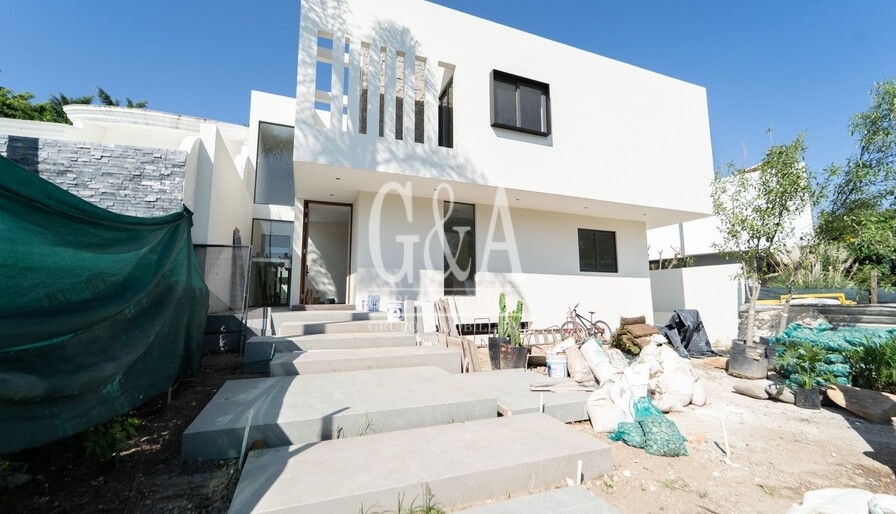 CASA EN VENTA EN VALLE REAL