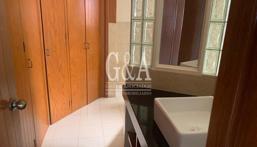 EXCELENTE CASA EN ROYAL COUNTRY