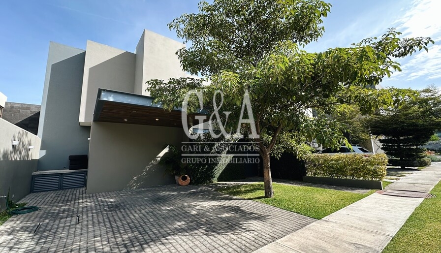 HERMOSA CASA EN OLIVOS RESIDENCIAL