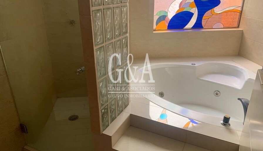 EXCELENTE CASA EN ROYAL COUNTRY