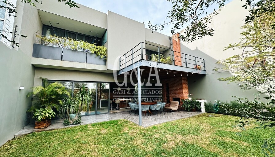 HERMOSA CASA EN OLIVOS RESIDENCIAL