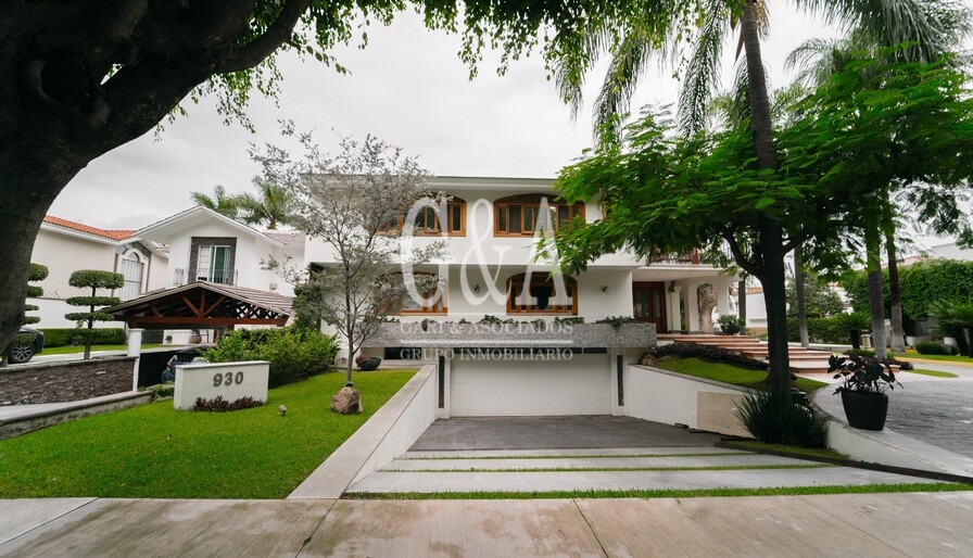 RESIDENCIA EN VENTA, EN ESQUINA VALLE REAL