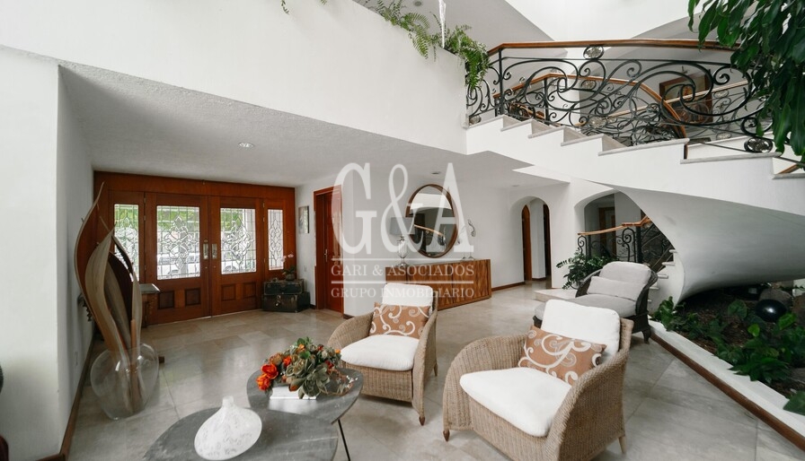 RESIDENCIA EN VENTA, EN ESQUINA VALLE REAL