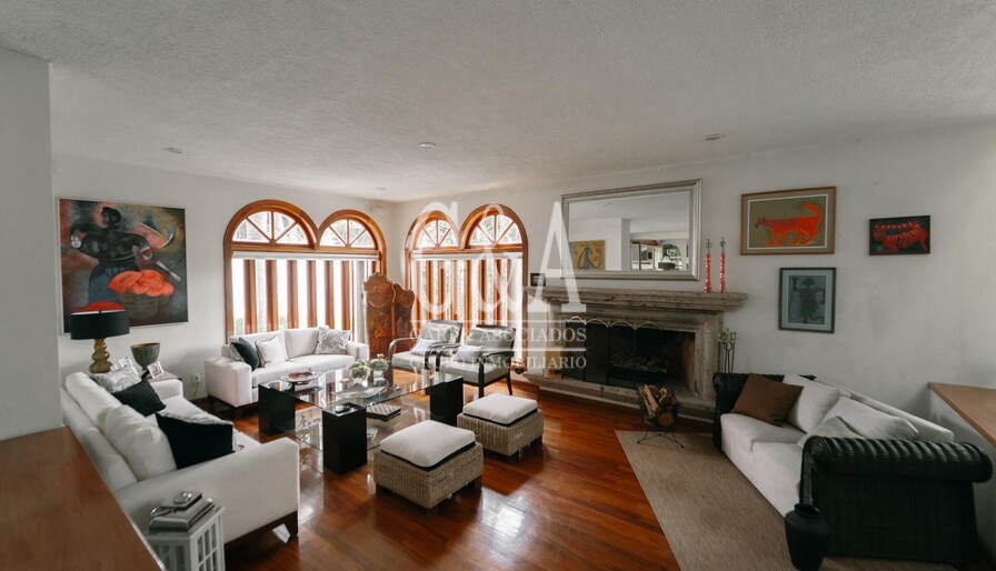 RESIDENCIA EN VENTA, EN ESQUINA VALLE REAL