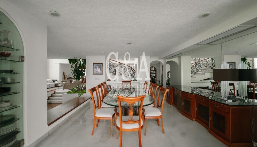 RESIDENCIA EN VENTA, EN ESQUINA VALLE REAL