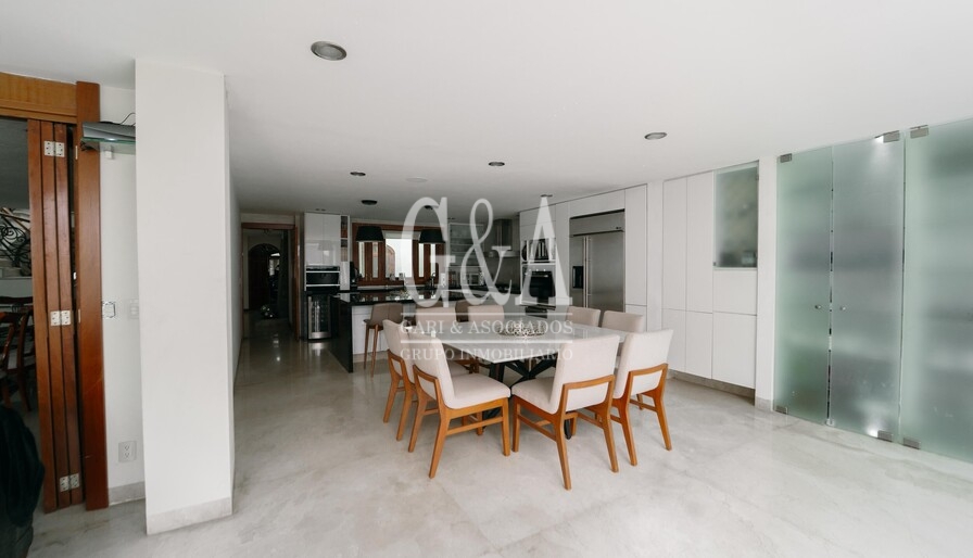 RESIDENCIA EN VENTA, EN ESQUINA VALLE REAL