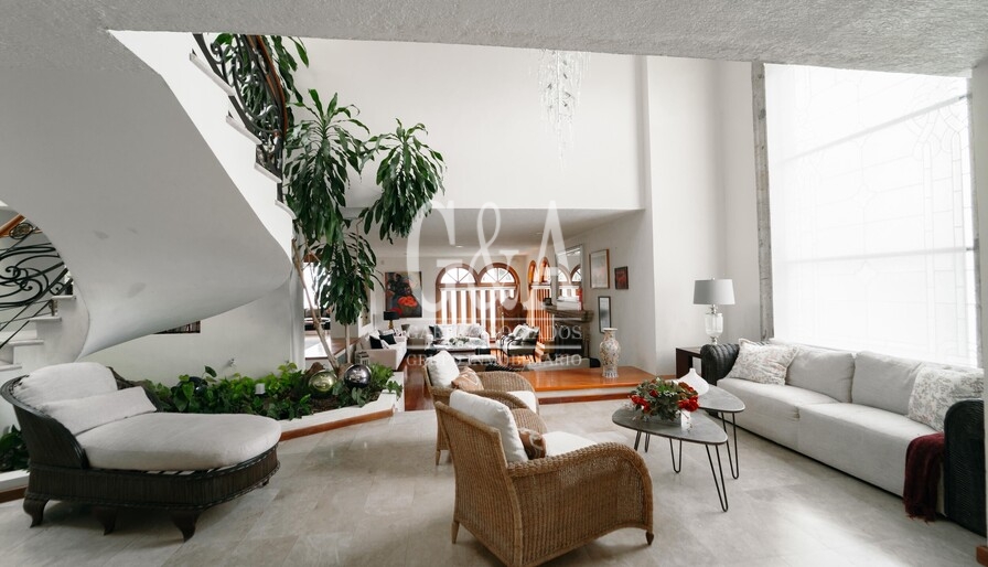 RESIDENCIA EN VENTA, EN ESQUINA VALLE REAL