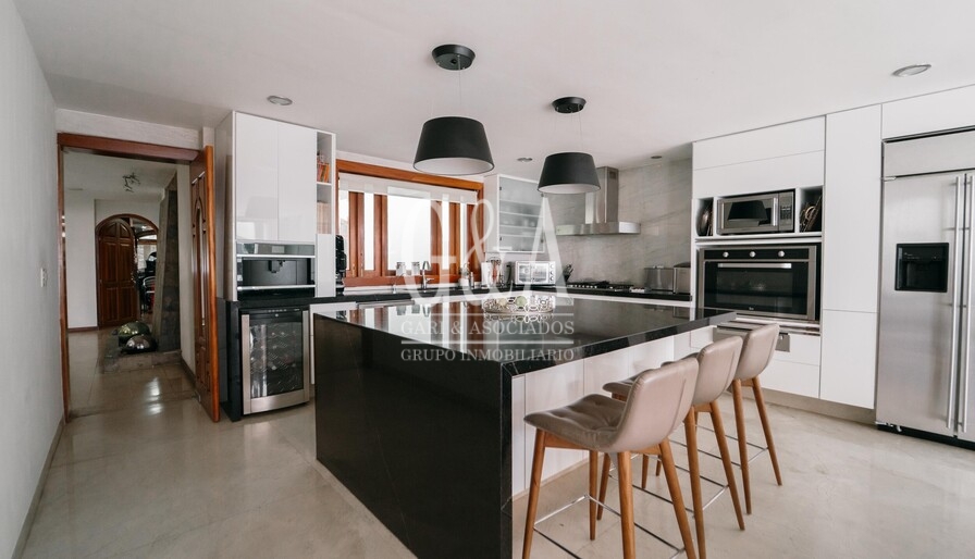 RESIDENCIA EN VENTA, EN ESQUINA VALLE REAL