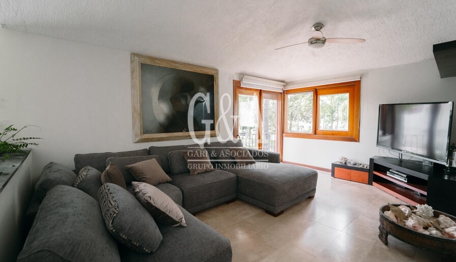 RESIDENCIA EN VENTA, EN ESQUINA VALLE REAL