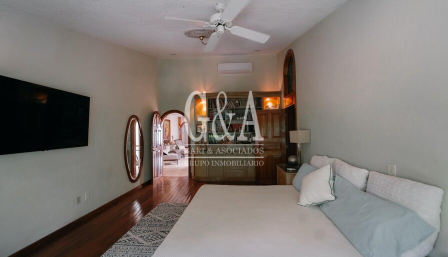 RESIDENCIA EN VENTA, EN ESQUINA VALLE REAL