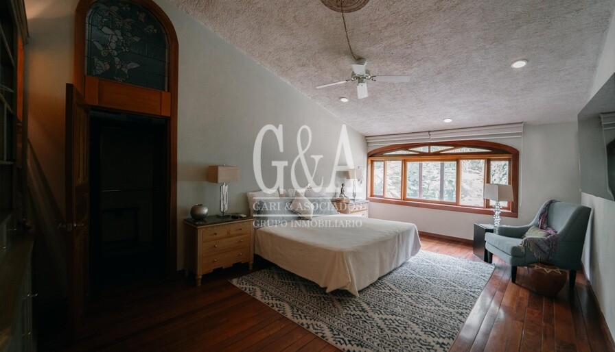 RESIDENCIA EN VENTA, EN ESQUINA VALLE REAL