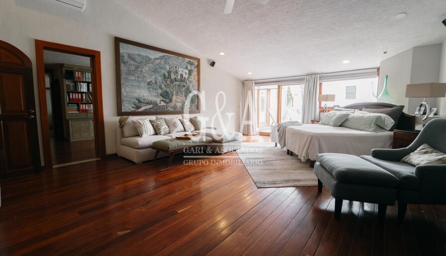 RESIDENCIA EN VENTA, EN ESQUINA VALLE REAL