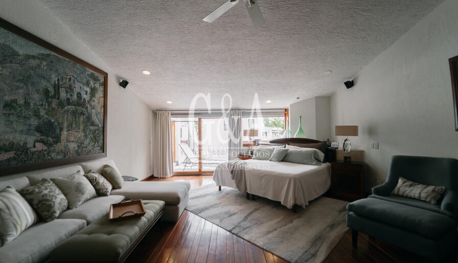 RESIDENCIA EN VENTA, EN ESQUINA VALLE REAL