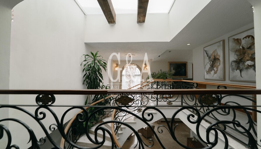 RESIDENCIA EN VENTA, EN ESQUINA VALLE REAL