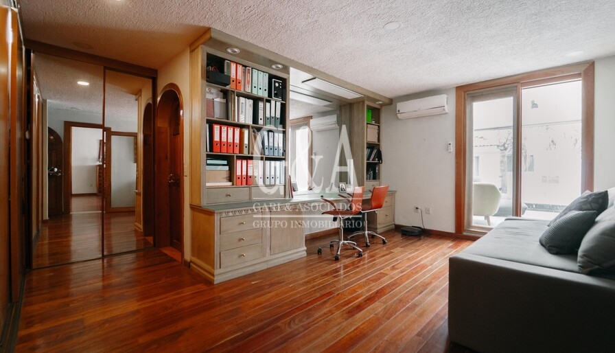 RESIDENCIA EN VENTA, EN ESQUINA VALLE REAL