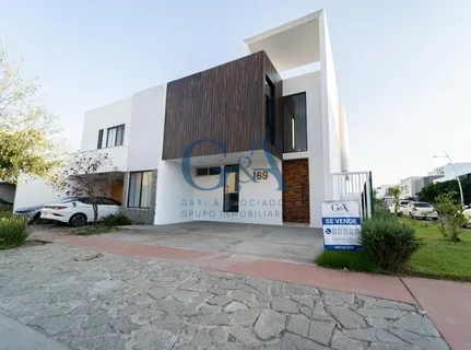 CASA EN VENTA  COTO 2 SOARE