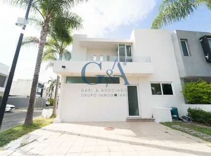 CASA EN VENTA EN PALMA REAL