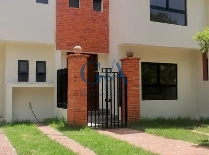 CASA EN VENTA DENTRO DE COTO EN CAMICHIN DE SANTA ANITA