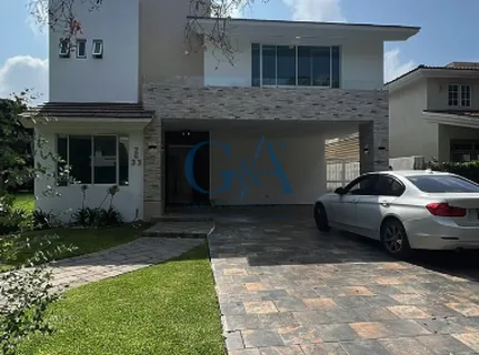 CASA EN RENTA VALLE REAL