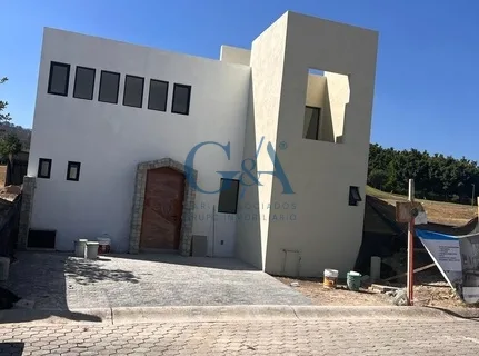 CASA EN BOSQUE REAL SANTA