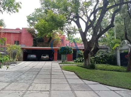 Bonita Residencia en Las Quintas