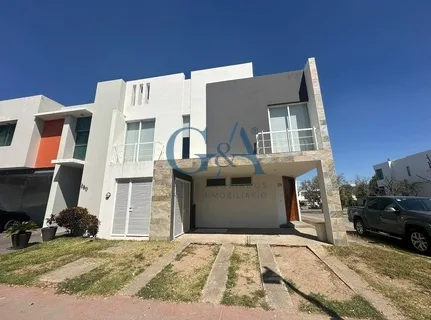 CASA EN COTO 9 SOLARES ESTILO MODERNA