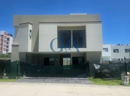 CASA EN VENTA CERCA DEL PARQUE METROPOLITANO