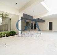 CASA EN VENTA EN VALLE REAL SOBRE AVENIDA