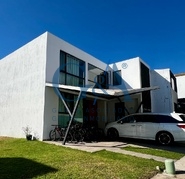 CASA EN VENTA DENTRO DE COTO EN BOSQUES DE SANTA ANITA