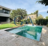 RESIDENCIA EN RENTA EN COLINAS DE SAN JAVIER.